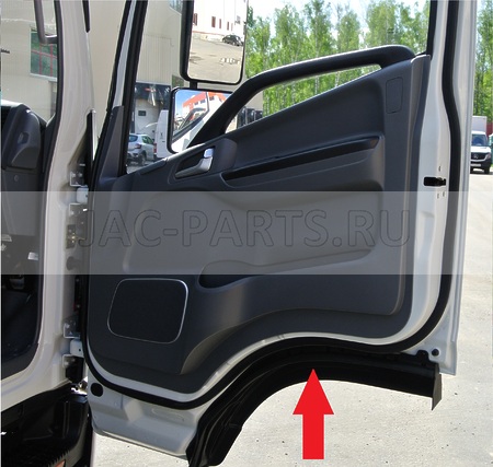 Нижняя декоративная накладка правой двери JAC N56 N75 N80 N90 N120 6102242LE01002